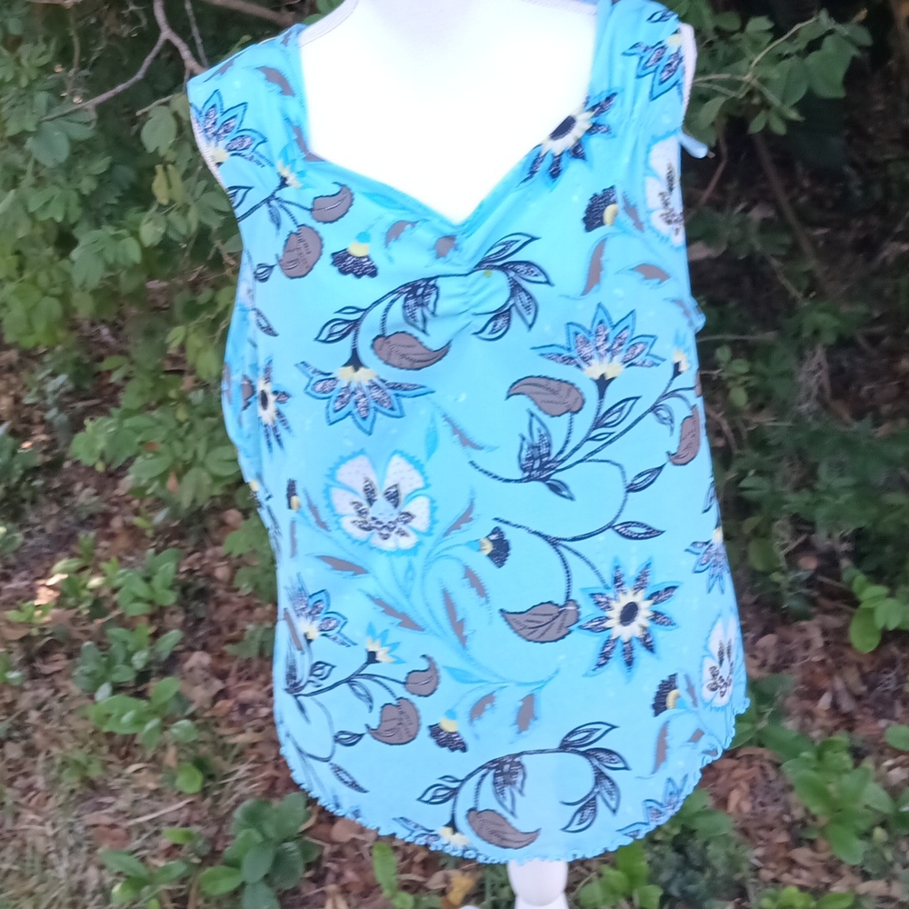 I. E. Woman pretty sleeveless top 2X